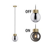 Moderne hanglamp met goudkleurig metaal en rookglas, toont uit- en aan-standen