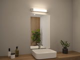 Modernes Badezimmer mit weißem Keramik-Waschbecken, Holzarbeitsplatte und LED-Wandleuchte in Weiß.