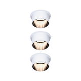 Drie witte metalen LED-inbouwspots met warm wit licht voor moderne binnenverlichting