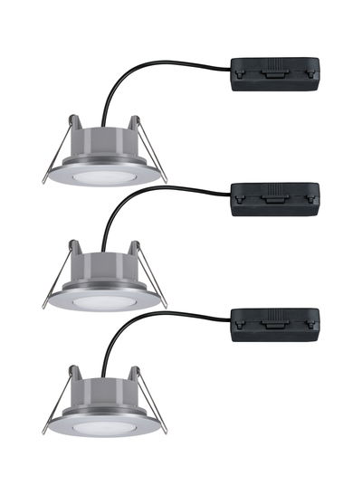 Drei runde LED-Einbaustrahler in Silber mit schwarzem Anschlusskabel für moderne Innenbeleuchtung