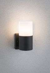 Moderne Wandlampe aus schwarzem Metall mit weißem Glas, geeignet für Außenbeleuchtung.
