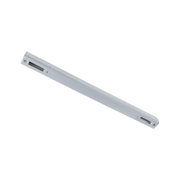 Schlanke LED-Leuchte aus silbernem Aluminium für moderne Innenbeleuchtung und energiesparende Lichtlösung.