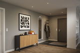 Entrée moderne avec buffet en bois, murs gris et spots encastrés noirs pour un éclairage élégant