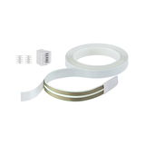Witte LED-tape met connectoren en pinnen voor flexibele LED-strip montage en verlichtingsoplossingen
