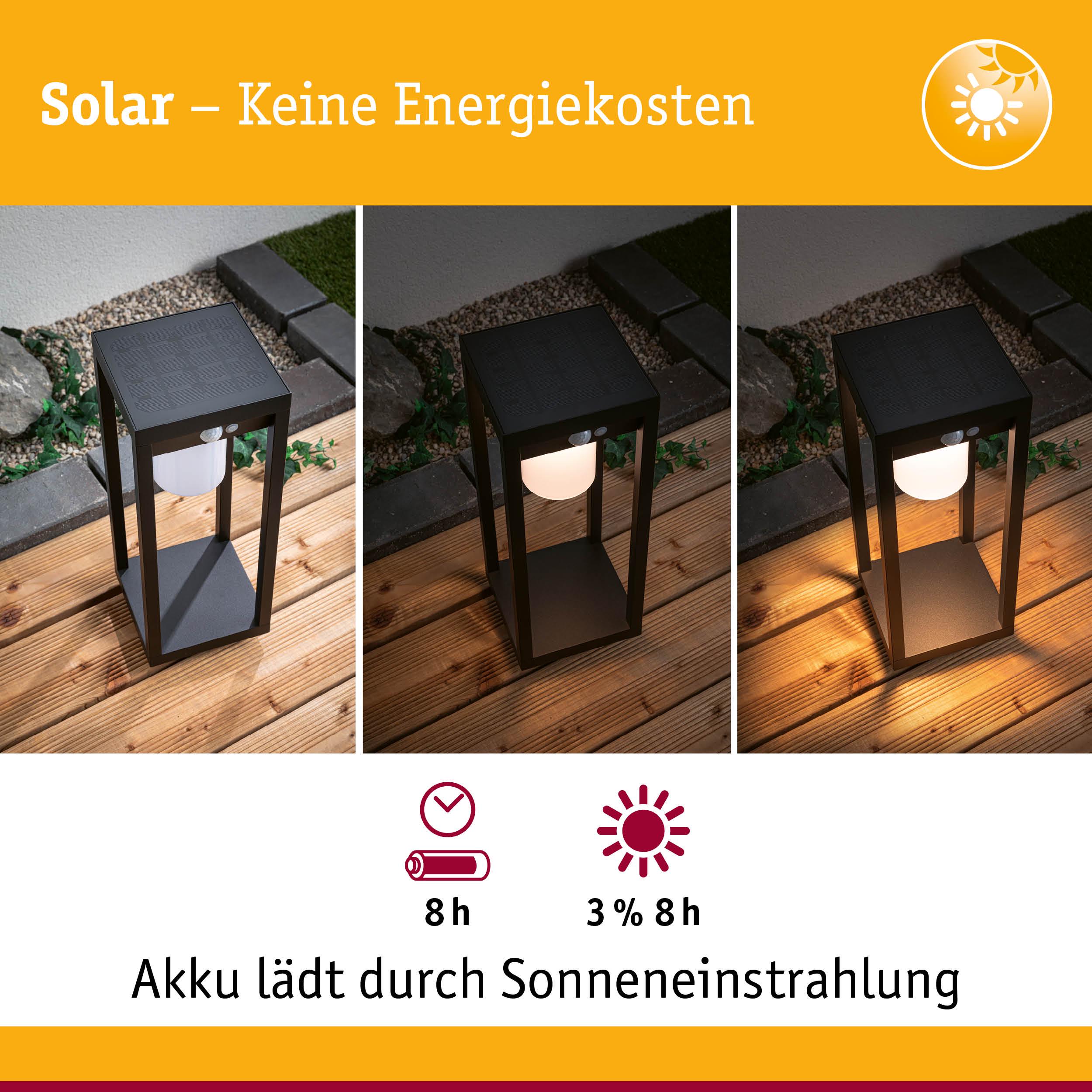 Schwarze Solarleuchte mit Akku, zeigt Aufladung durch Sonnenenergie und Beleuchtung auf Holzterrasse