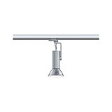 Moderne zilverkleurige metalen LED-spot op railsysteem voor flexibele kamerverlichting.