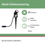 Zwarte LED-tuinschijnwerper met grondpen en kabelconnector voor flexibele buitenverlichting.