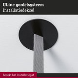 Zwarte ULine kunststof installatiedeksel bedekt grijze gordel netjes aan witte muur