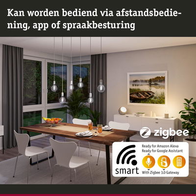 Moderne eetkamer met slimme LED-hanglampen bedienbaar via app, spraak of afstandsbediening
