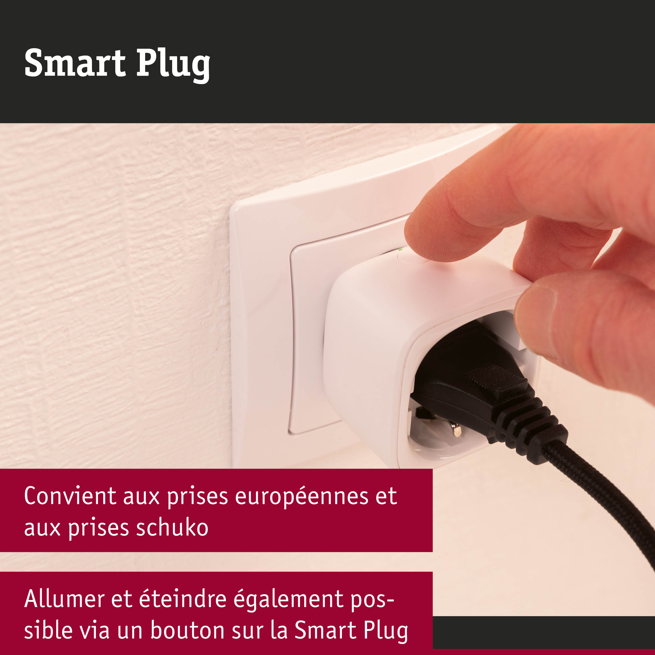 Smart Plug blanc en plastique avec bouton, branché dans une prise européenne, accessoire domotique