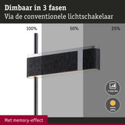 Dimbare zwarte vloerlampenkap van vilt met warm wit licht in drie stappen verstelbaar