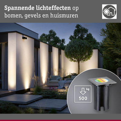 Moderne buitenverlichting met spannende lichteffecten op gevels en bomen in de tuin bij schemering