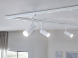 Spots LED blancs en métal sur rail au plafond pour éclairage moderne et accentuation