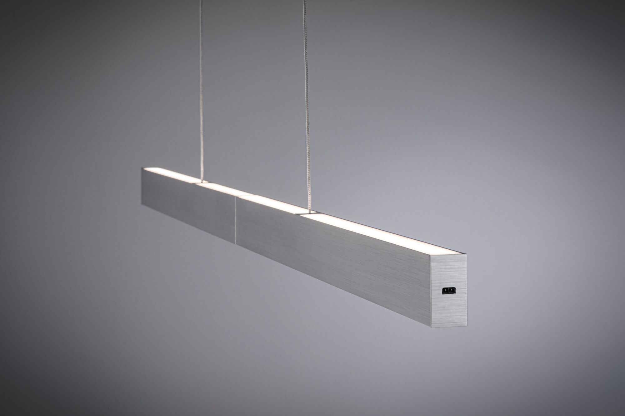 Moderner LED-Hängeleuchte aus gebürstetem Aluminium in Silber für stilvolle Raumbeleuchtung