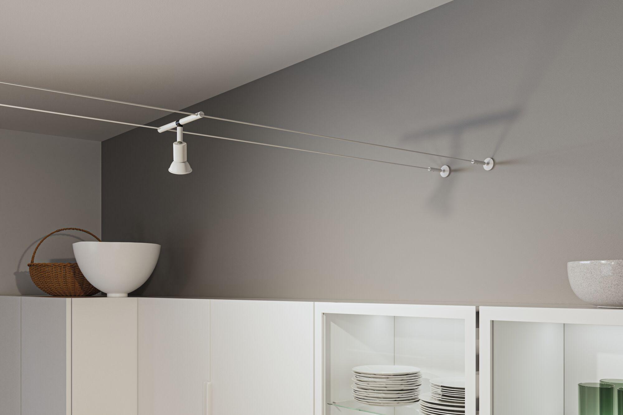 Spot câble en métal blanc fixé sur mur gris pour éclairage moderne de cuisine