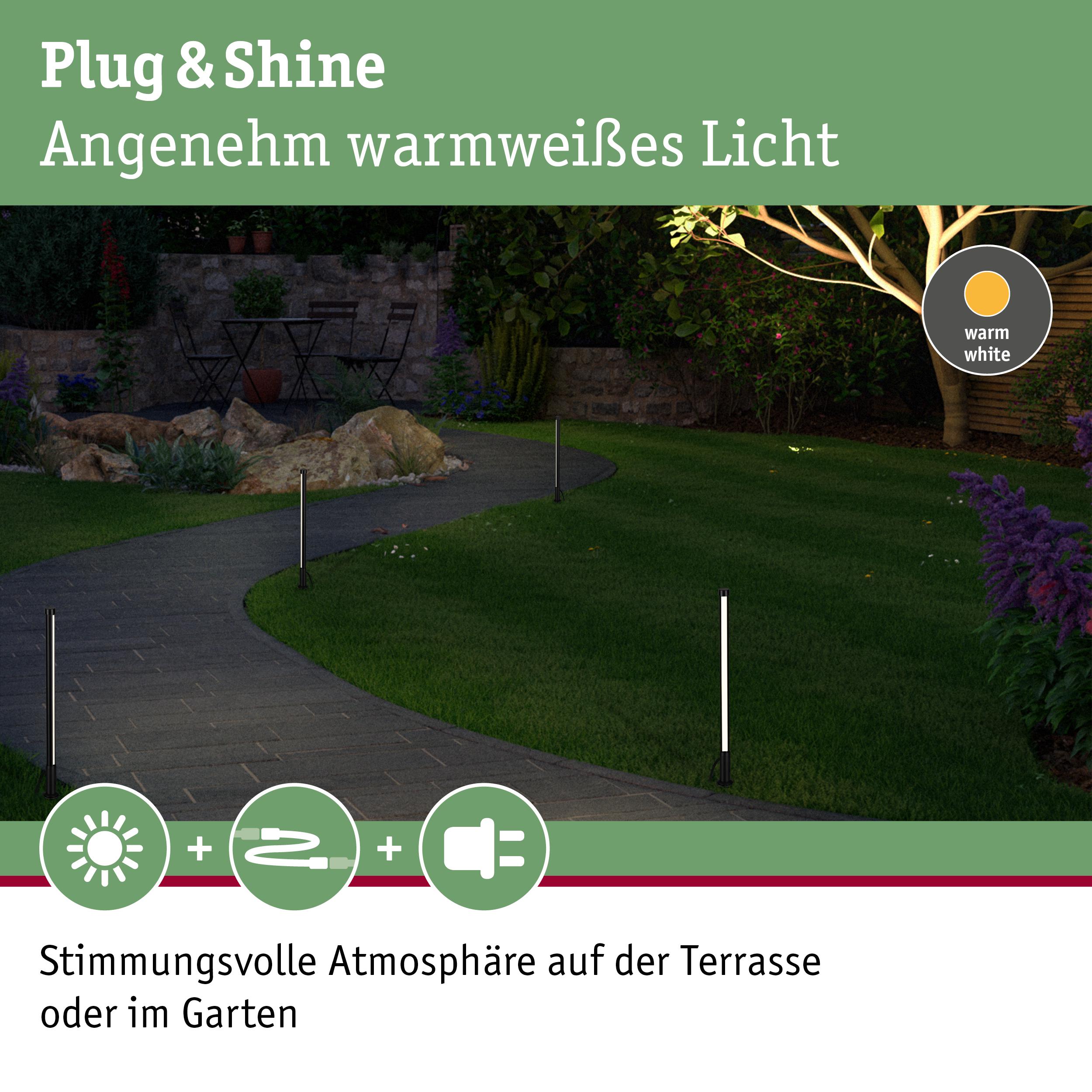 Gartenweg mit warmweiß beleuchteten, schlanken LED-Steckleuchten für stimmungsvolle Außenbeleuchtung