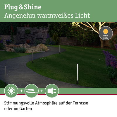 Gartenweg mit warmweiß beleuchteten, schlanken LED-Steckleuchten für stimmungsvolle Außenbeleuchtung