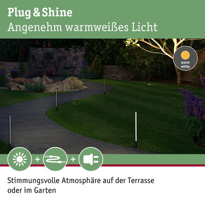 Gartenweg mit warmweiß beleuchteten, schlanken LED-Steckleuchten für stimmungsvolle Außenbeleuchtung