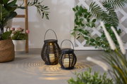 Twee zwarte metalen solar-lantaarns met warm wit LED-licht en decoratieve schaduwpatronen binnen.