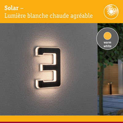 Numéro de maison solaire 3 avec lumière blanche chaude sur mur gris pour éclairage extérieur