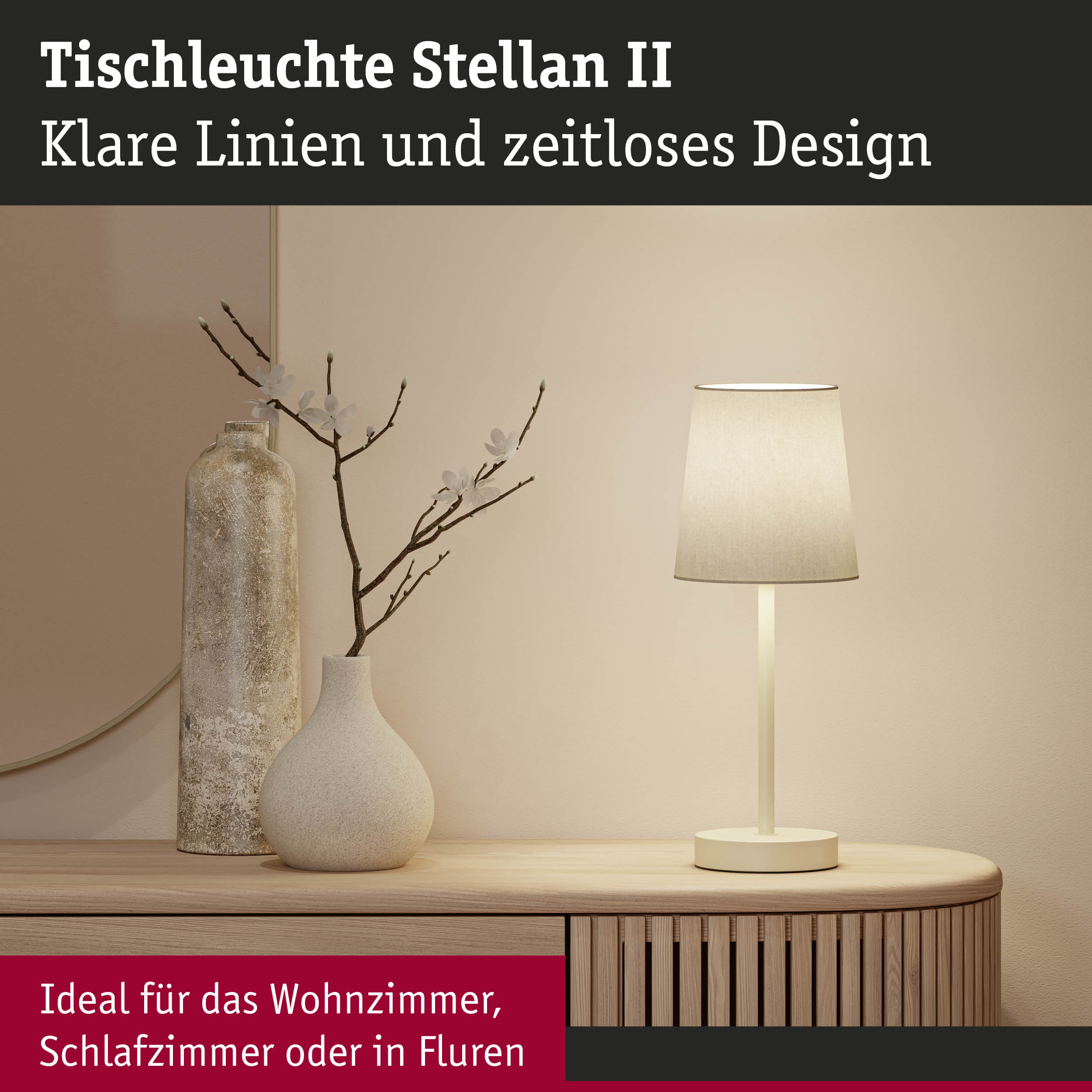 Tischleuchte Stellan II in cremeweiß mit Stoffschirm auf Holzkommode, modernes Wohnraumlicht