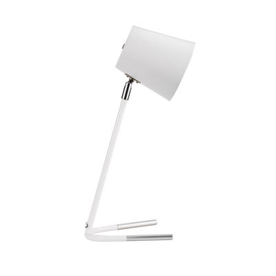 Lampe de bureau moderne blanche en métal avec abat-jour réglable et détails argentés pour intérieur élégant
