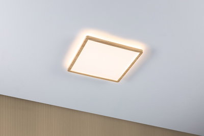 Plafonnier LED carré avec cadre en bois naturel pour un éclairage moderne