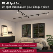 Système d'éclairage sur rail URail Spot Salt noir minimaliste avec plusieurs spots au plafond du salon