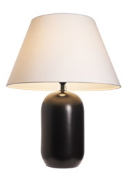 Moderne Tischlampe mit schwarzem Metallfuß und weißem Stoffschirm für stimmungsvolle Beleuchtung