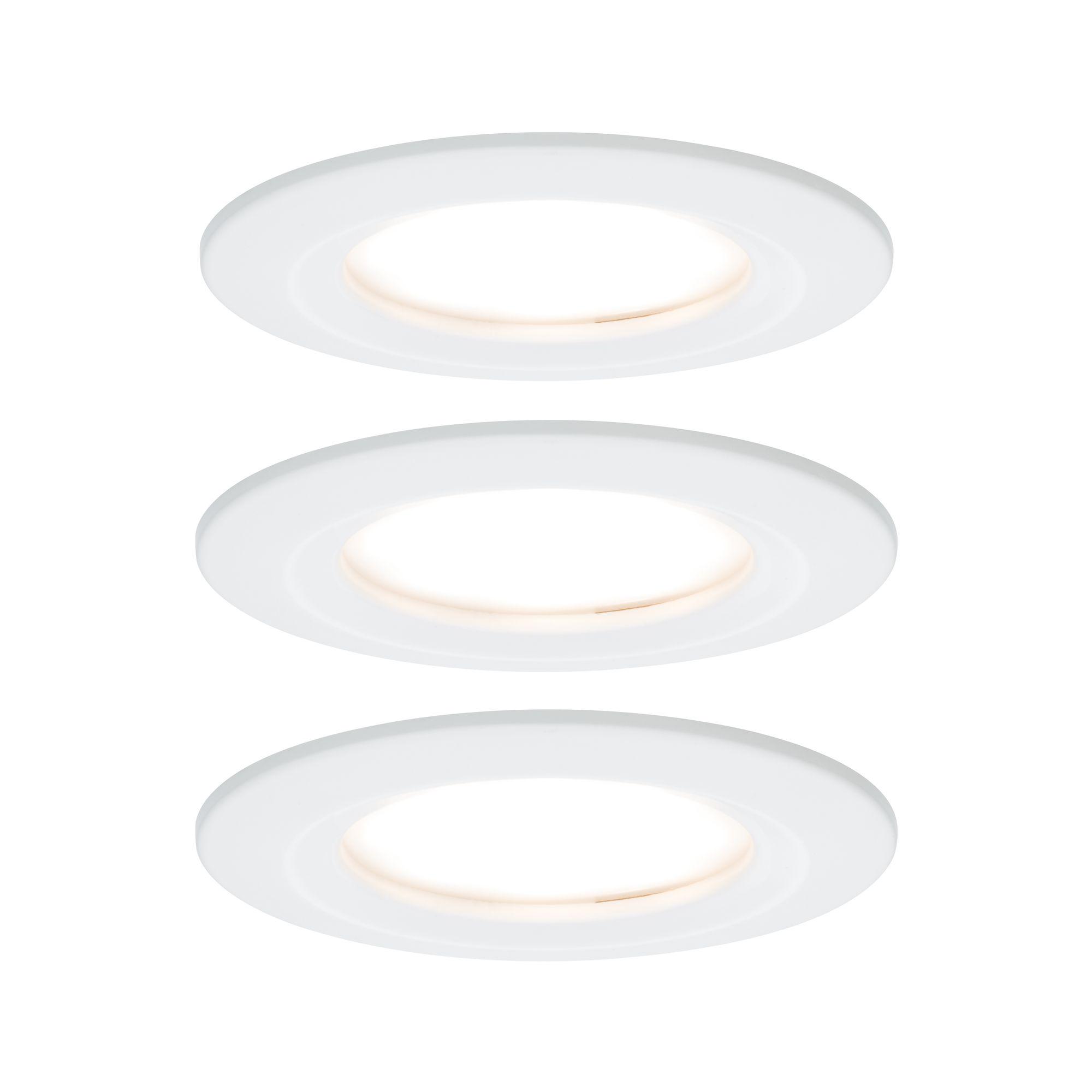 Drie witte LED-inbouwspots met warm wit licht voor moderne plafondverlichting