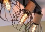 Deckenstrahler mit Holz und schwarzem Metallgitter, warmweißes Licht, moderne Wohnraumbeleuchtung