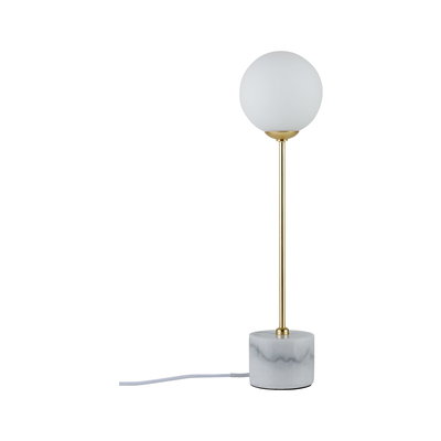 Moderne Tischlampe mit weißem Glaskugel-Schirm, goldfarbenem Metallstab und grauem Marmorfuß