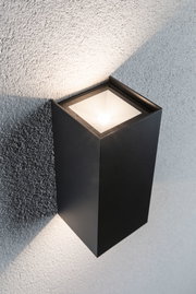 Black aluminium wall light with square design and warm white LED for modern indoor lighting solutions