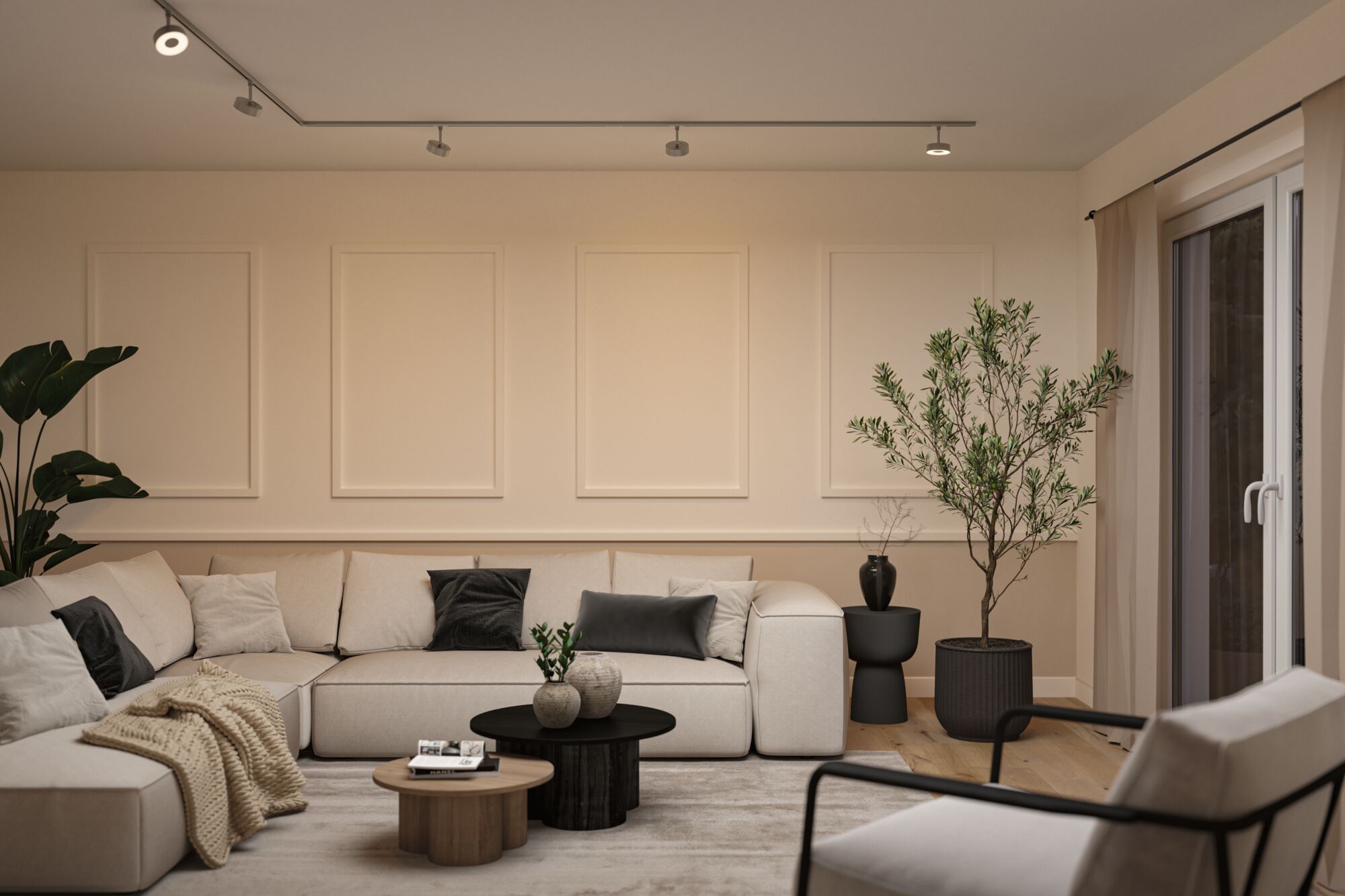 Moderne woonkamer met beige hoekbank, zwarte en grijze kussens, houten salontafels en planten.