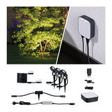 Kit d'éclairage extérieur avec trois spots LED noirs, câbles et unité de contrôle pour jardin.