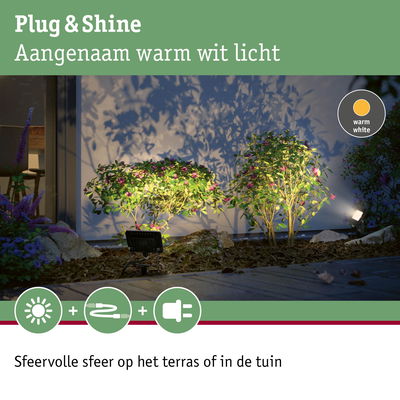 Warm wit LED-tuiverlichting die groene struiken verlicht voor sfeervolle terras- en tuinverlichting