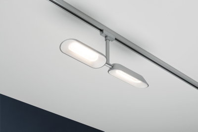 Moderne LED-Schienenleuchte in Aluminium silber mit ovalen Leuchtflächen für Wohnraumbeleuchtung