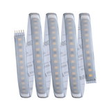 Flexibele LED-lichtstrip met warmwitte diodes en zelfklevende achterkant voor veelzijdige verlichting.
