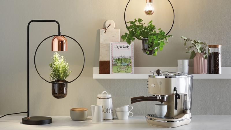 Tischleuchten für Restaurants, Bars & Cafés Tischleuchte auf der Cafébar