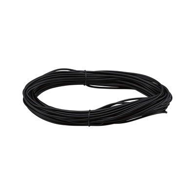 Schwarzes Kabel in Schlaufe gebündelt, flexibles Material für Elektroinstallationen und Beleuchtung.