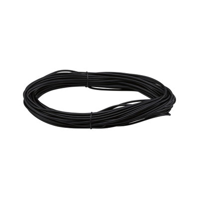 Schwarzes Kabel in Schlaufe gebündelt, flexibles Material für Elektroinstallationen und Beleuchtung.