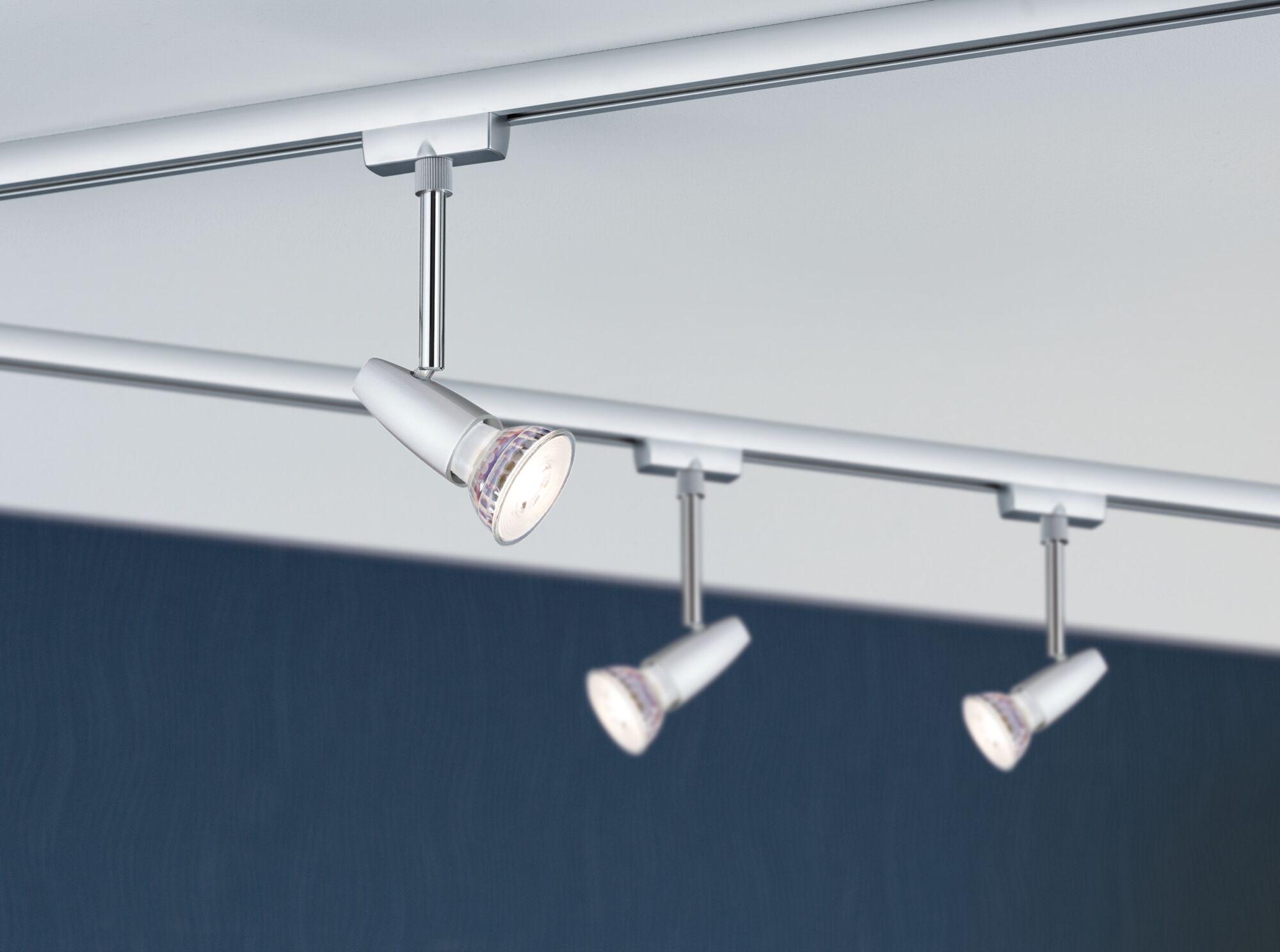 Moderner silberner LED-Spot an Schienensystem für flexible Raumbeleuchtung und Akzentsetzung