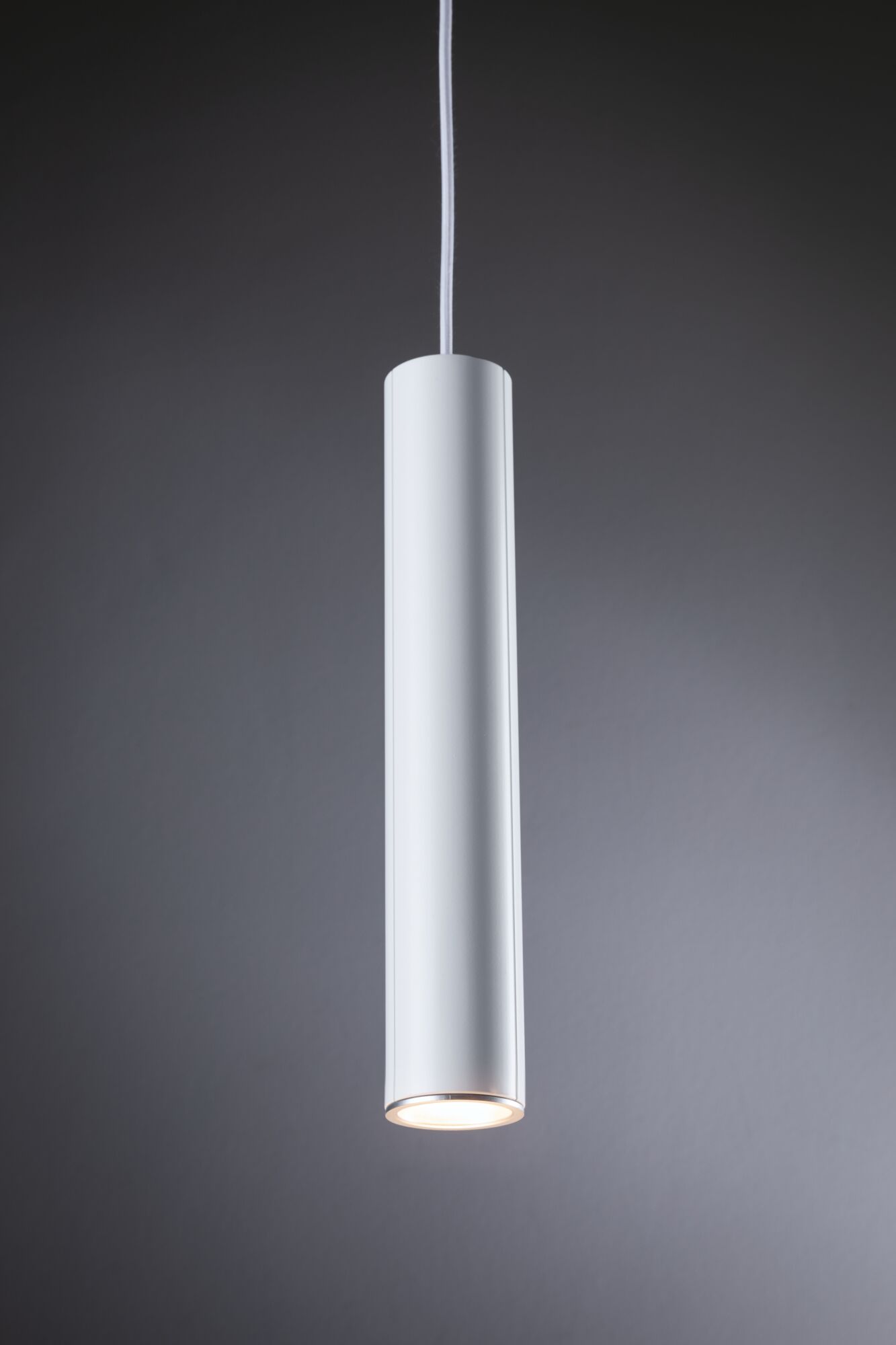 Schlichte weiße Aluminium-Pendelleuchte mit zylindrischem Design für moderne Innenbeleuchtung.