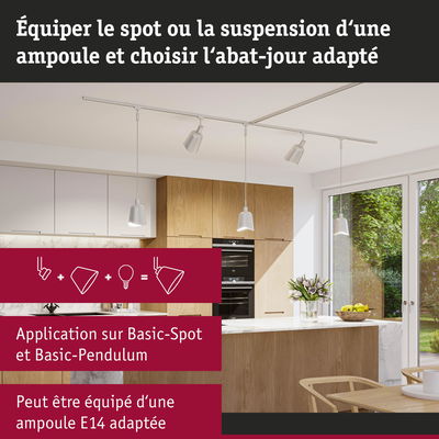 Suspensions et spots blancs modernes dans cuisine en bois avec lumière naturelle et ampoule E14 adaptée