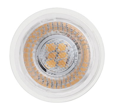 Nahaufnahme einer LED-Lampe mit transparentem Gehäuse und orangefarbenen Leuchtdioden für energiesparende Beleuchtung
