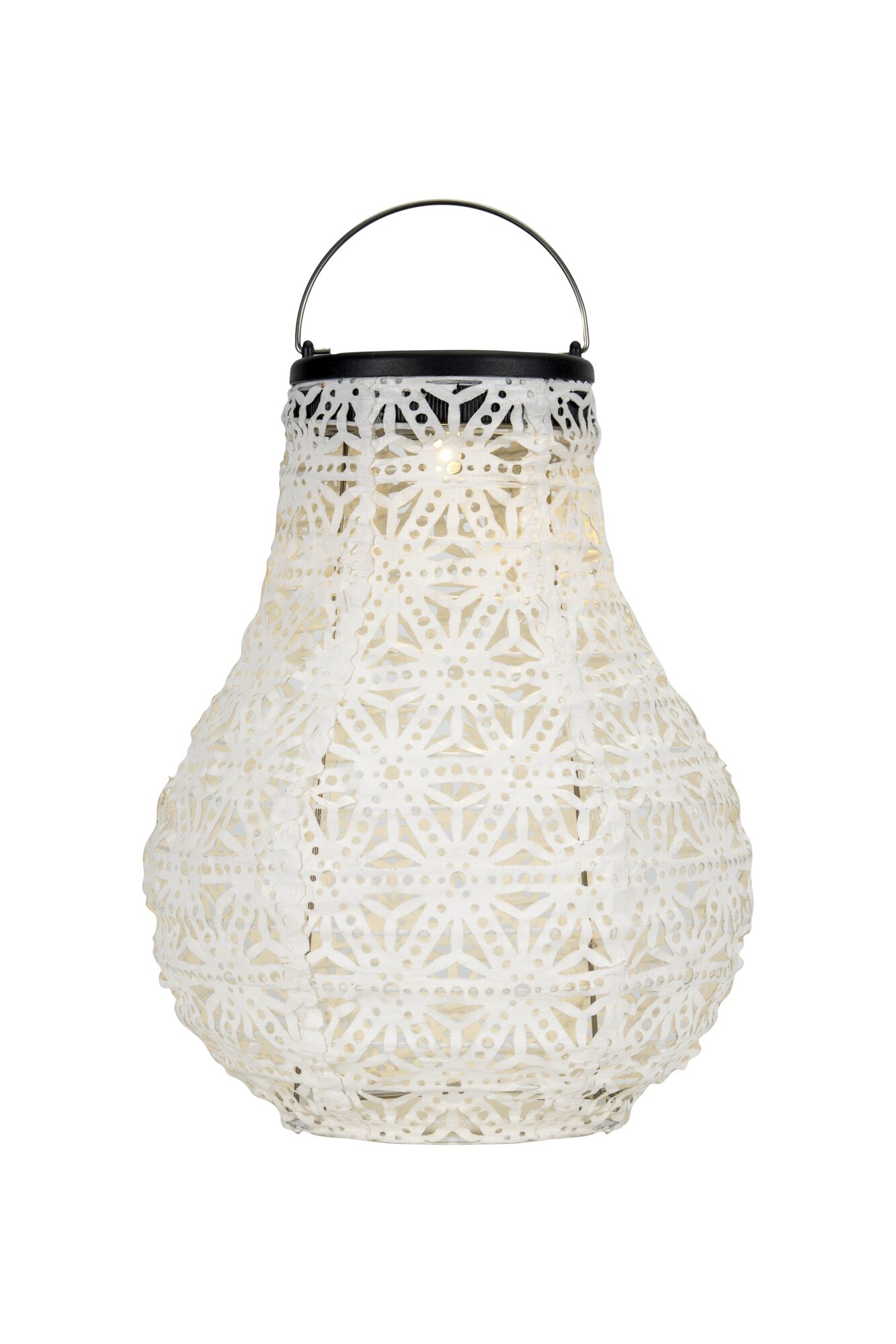 Witte decoratieve metalen lantaarn met patroon en handvat, geschikt voor sfeerverlichting.
