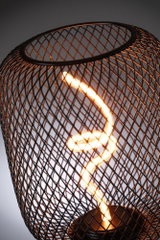 Moderne tafellamp met zwart metalen gaas en spiraalvormige LED-licht voor stijlvolle verlichting