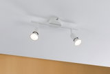 Moderner weißer Deckenstrahler aus Metall mit zwei verstellbaren LED-Leuchten für Wohnräume.