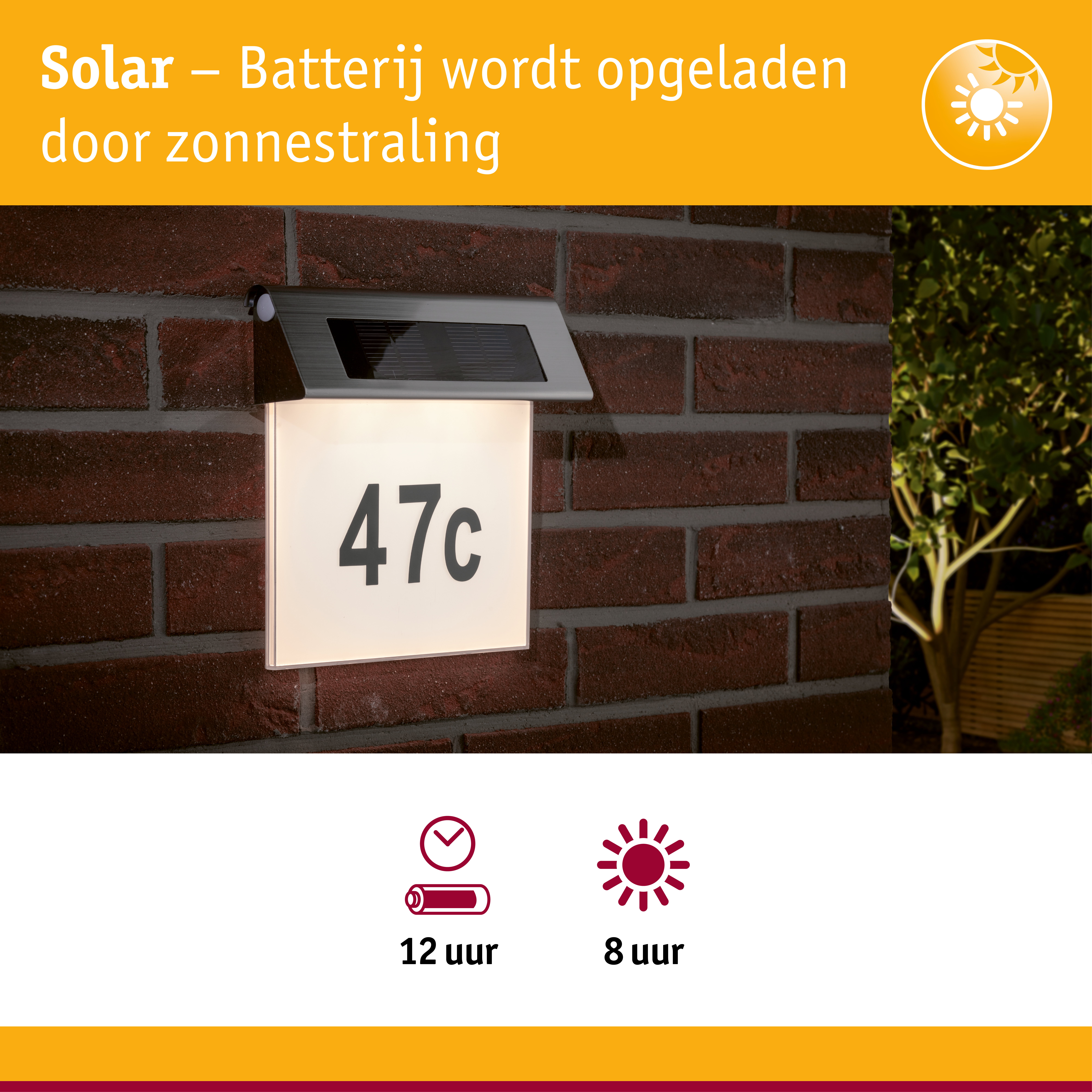 Zonne-energie huisnummerlamp van roestvrij staal met wit paneel en zwart nummer 47c