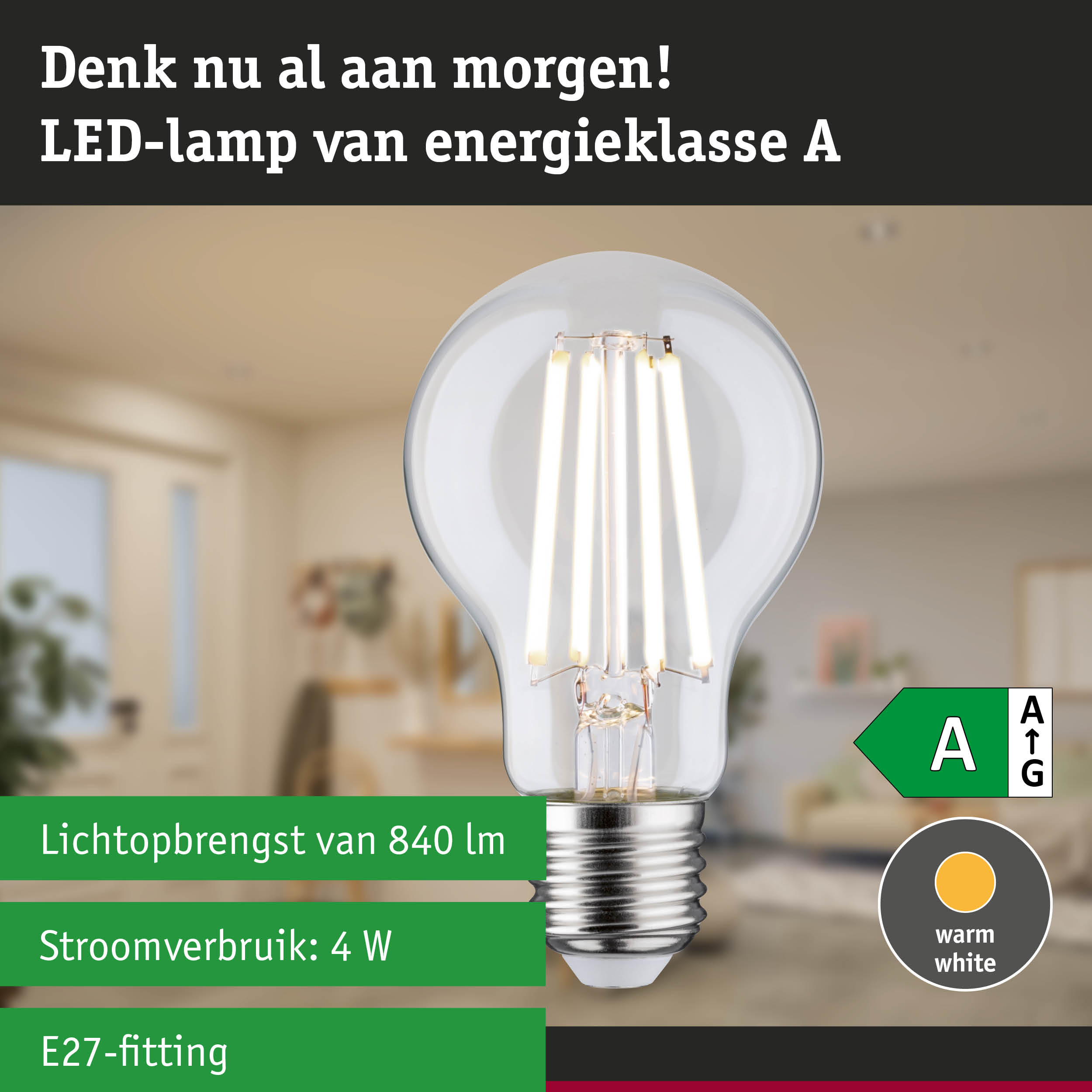 Transparante LED-lamp met warm wit licht en ultra-efficiënte energieverbruik tegen groene bosachtergrond